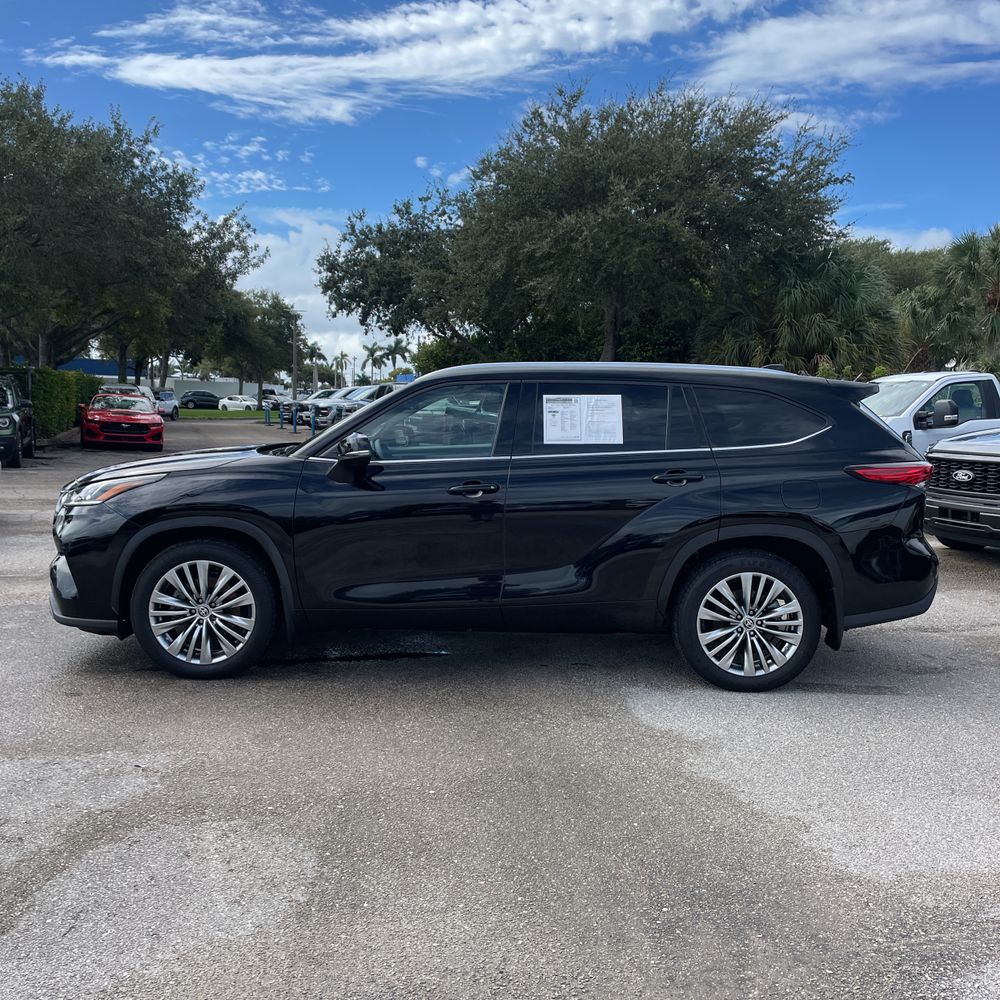 2023 Toyota Highlander Platinum