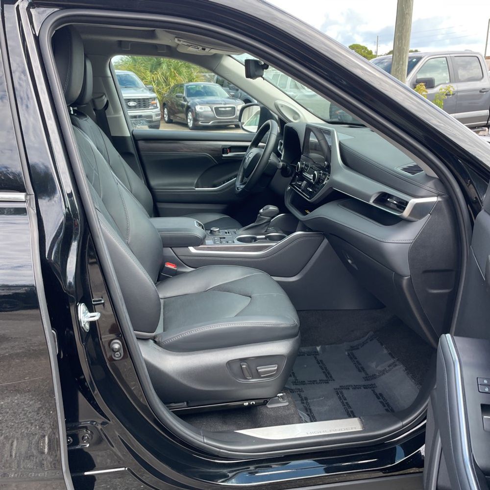 2023 Toyota Highlander Platinum