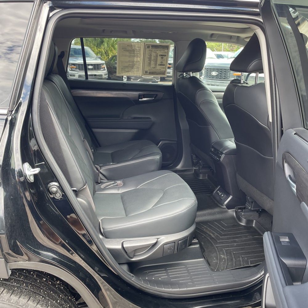 2023 Toyota Highlander Platinum