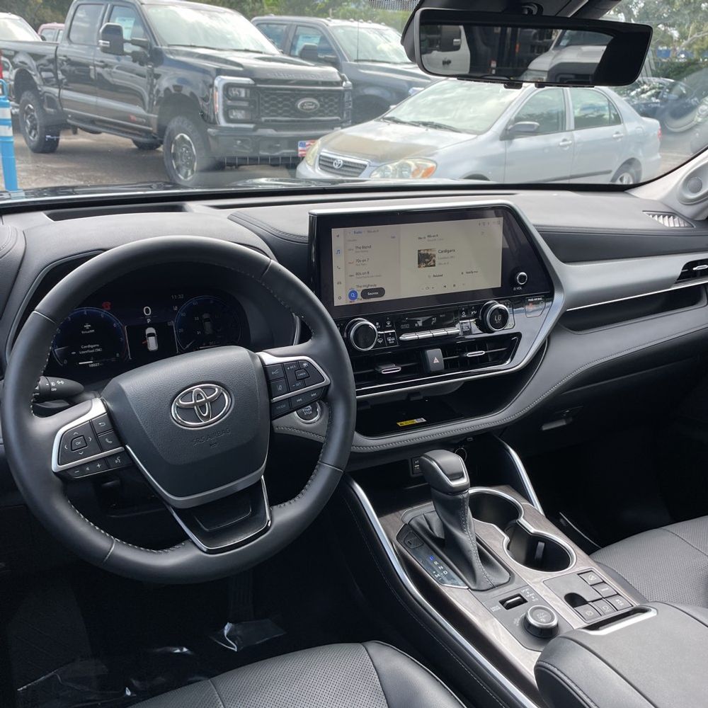 2023 Toyota Highlander Platinum