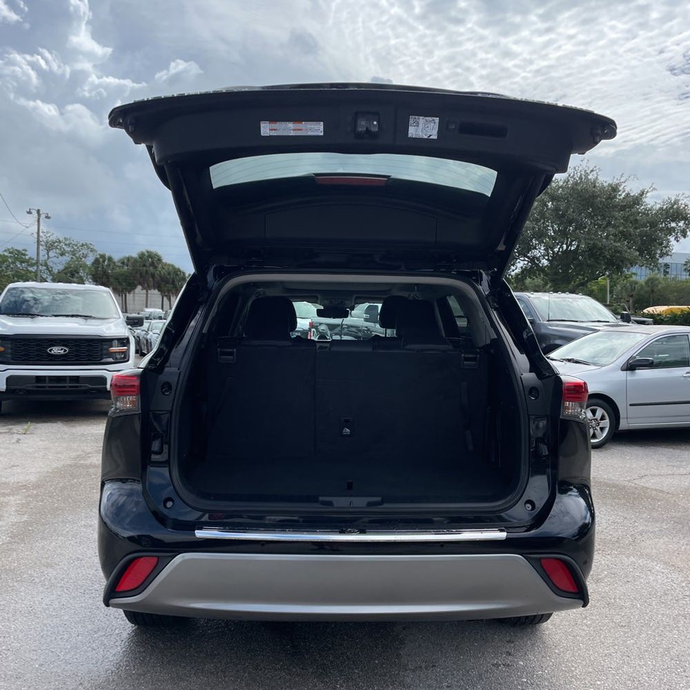 2023 Toyota Highlander Platinum