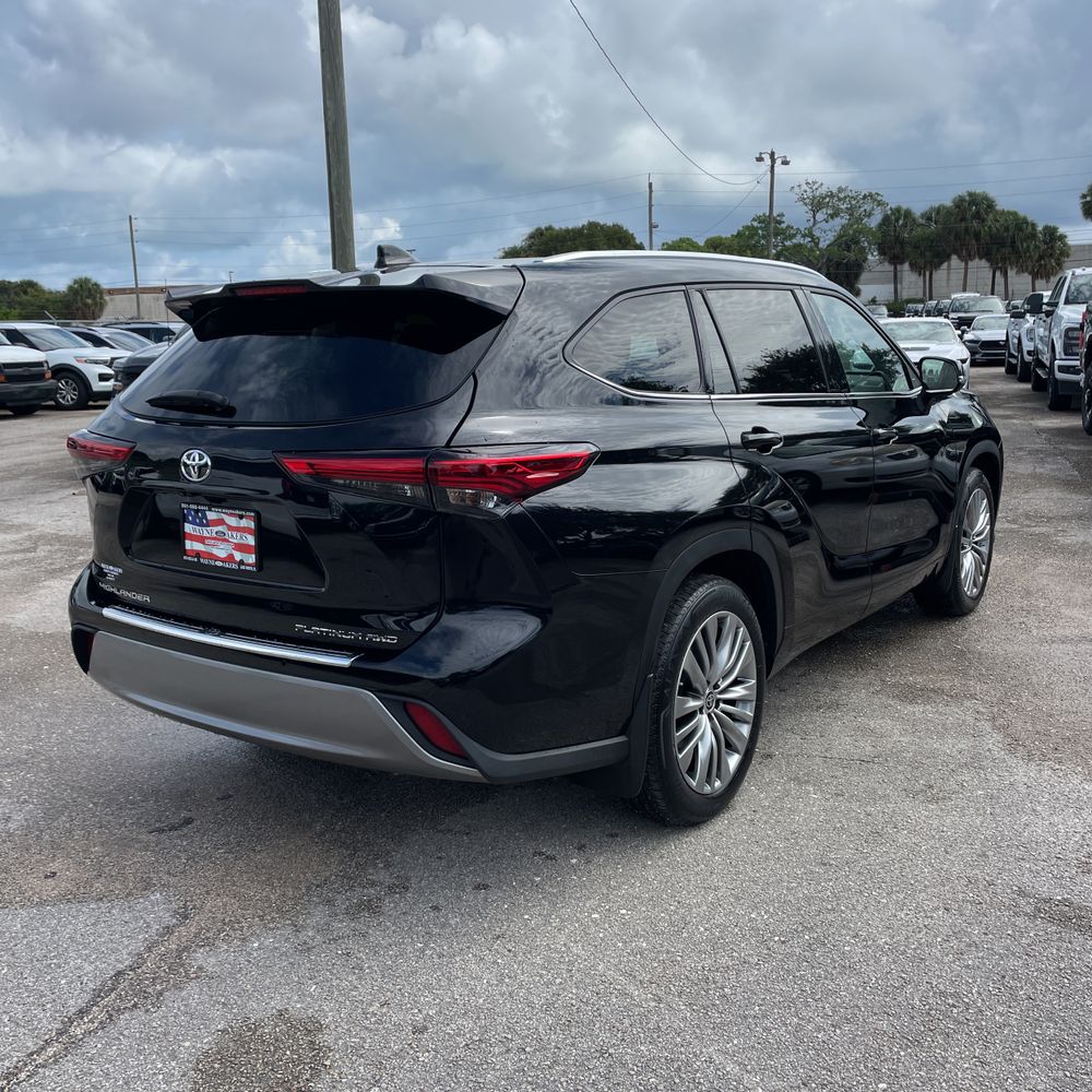2023 Toyota Highlander Platinum