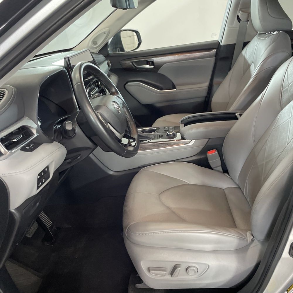 2023 Toyota Highlander Platinum