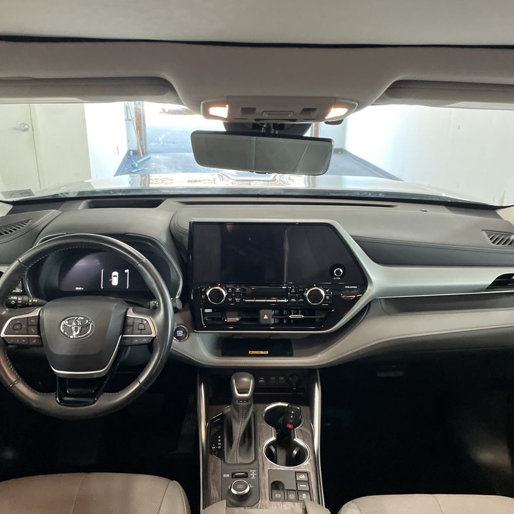2023 Toyota Highlander Platinum