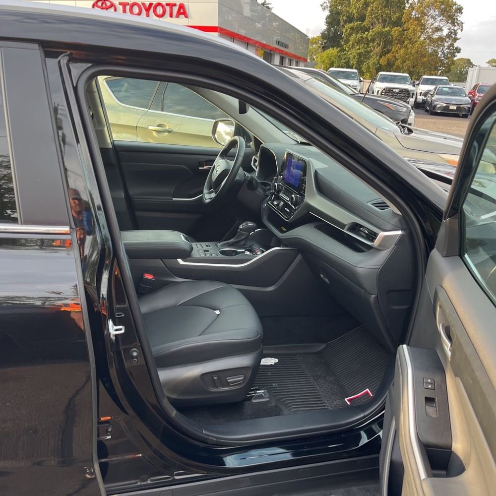 2025 Toyota Highlander XLE