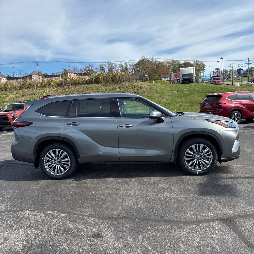 2025 Toyota Highlander Platinum