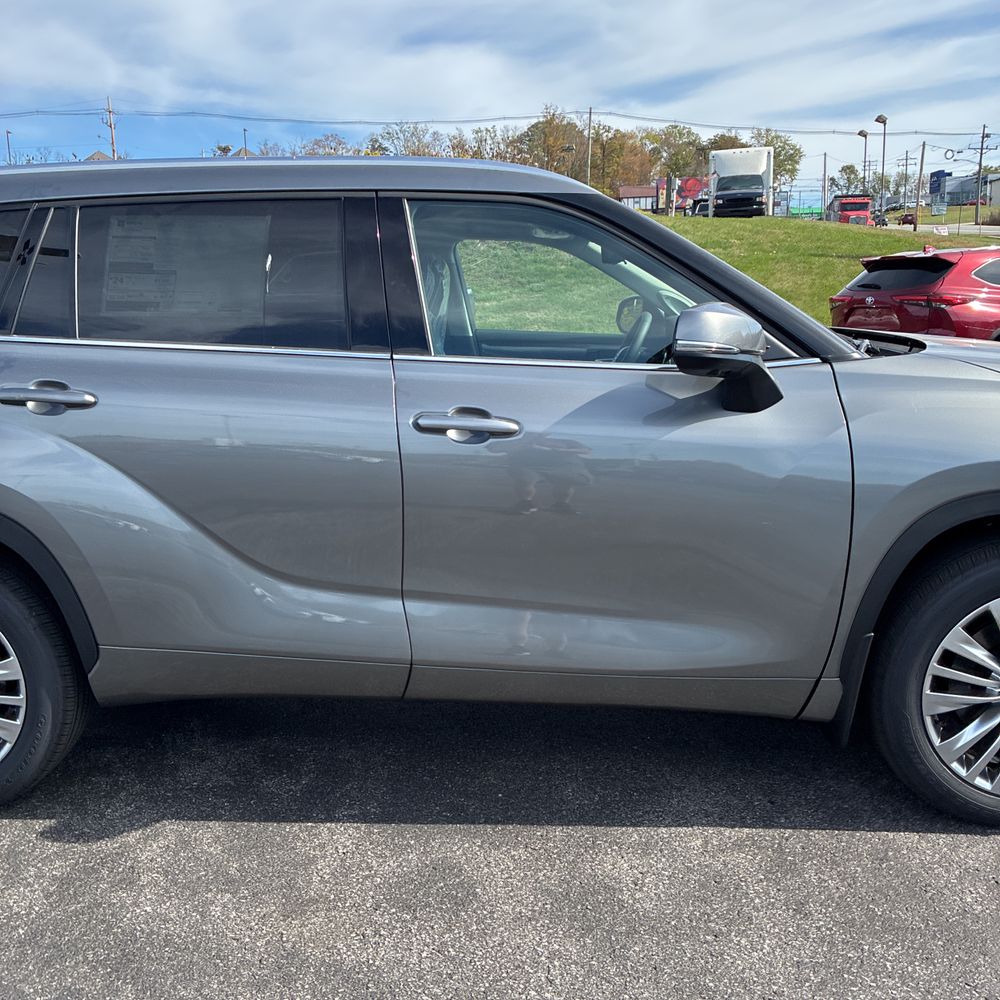 2025 Toyota Highlander Platinum