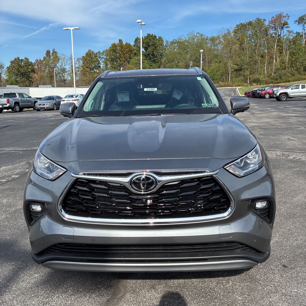2025 Toyota Highlander Platinum