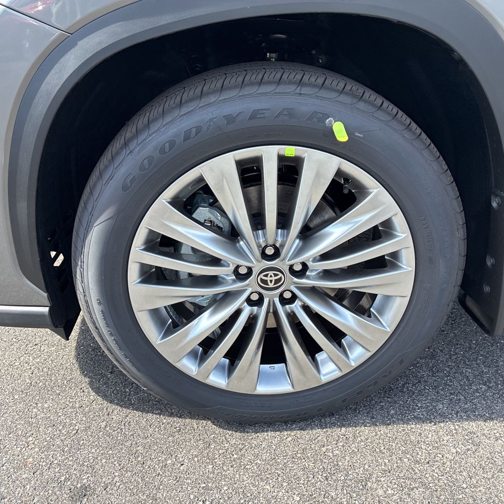 2025 Toyota Highlander Platinum