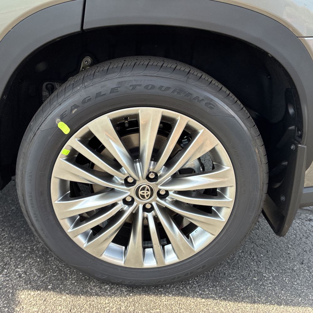 2025 Toyota Highlander Platinum