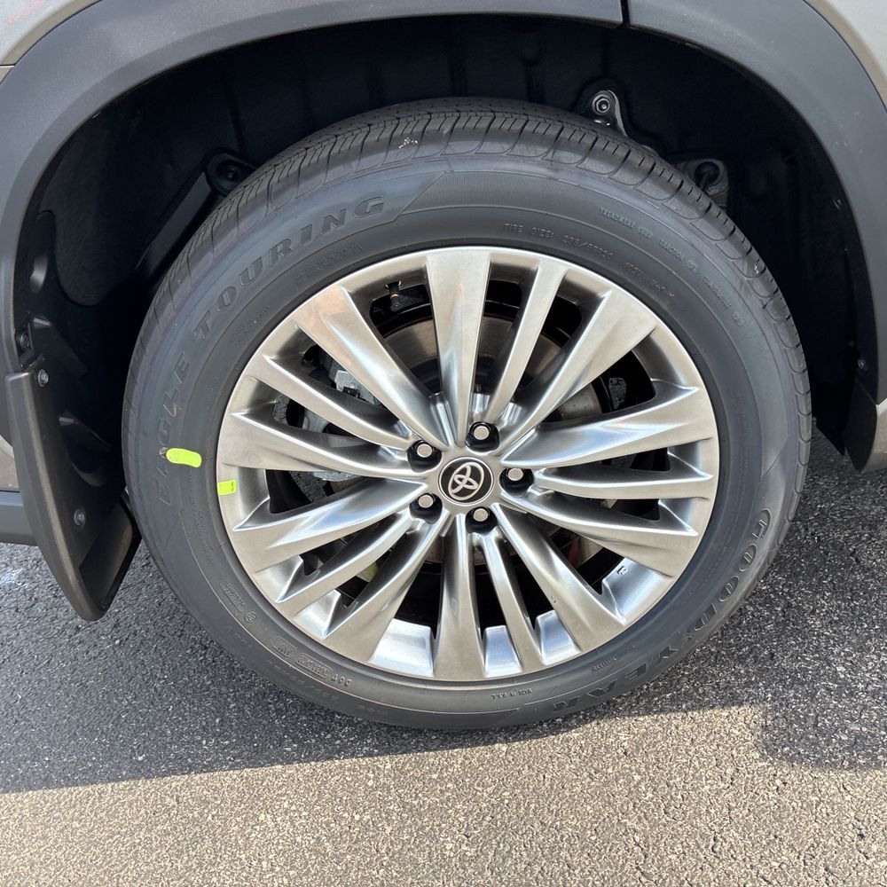 2025 Toyota Highlander Platinum