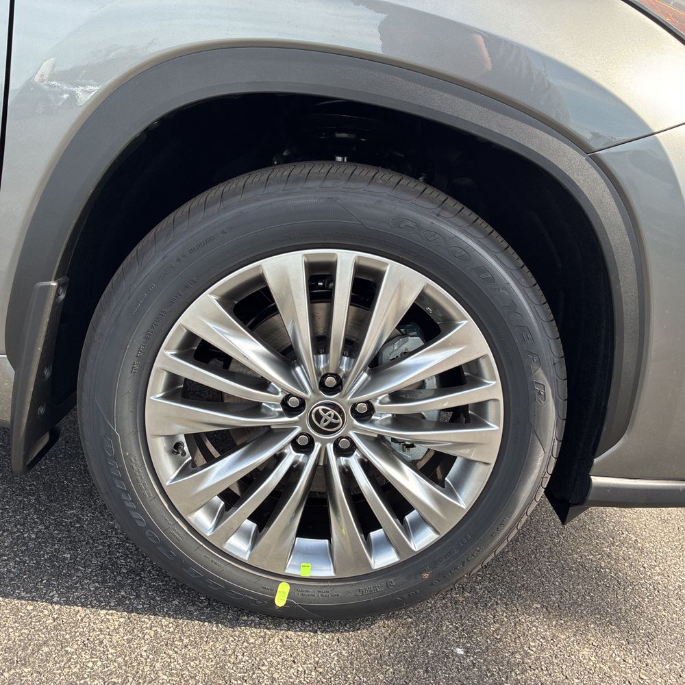 2025 Toyota Highlander Platinum