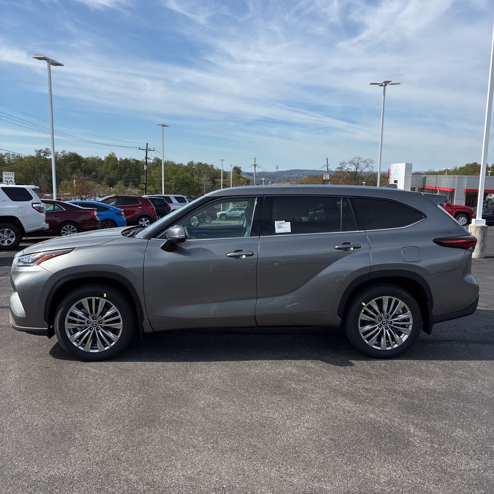 2025 Toyota Highlander Platinum