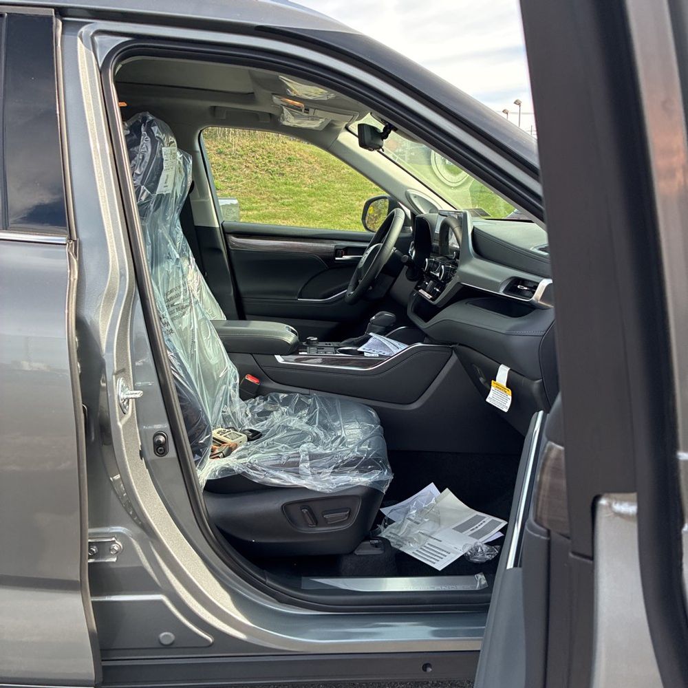 2025 Toyota Highlander Platinum