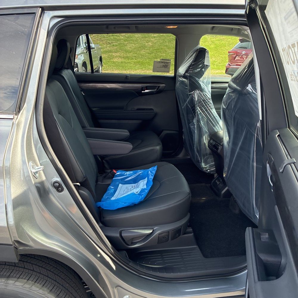 2025 Toyota Highlander Platinum