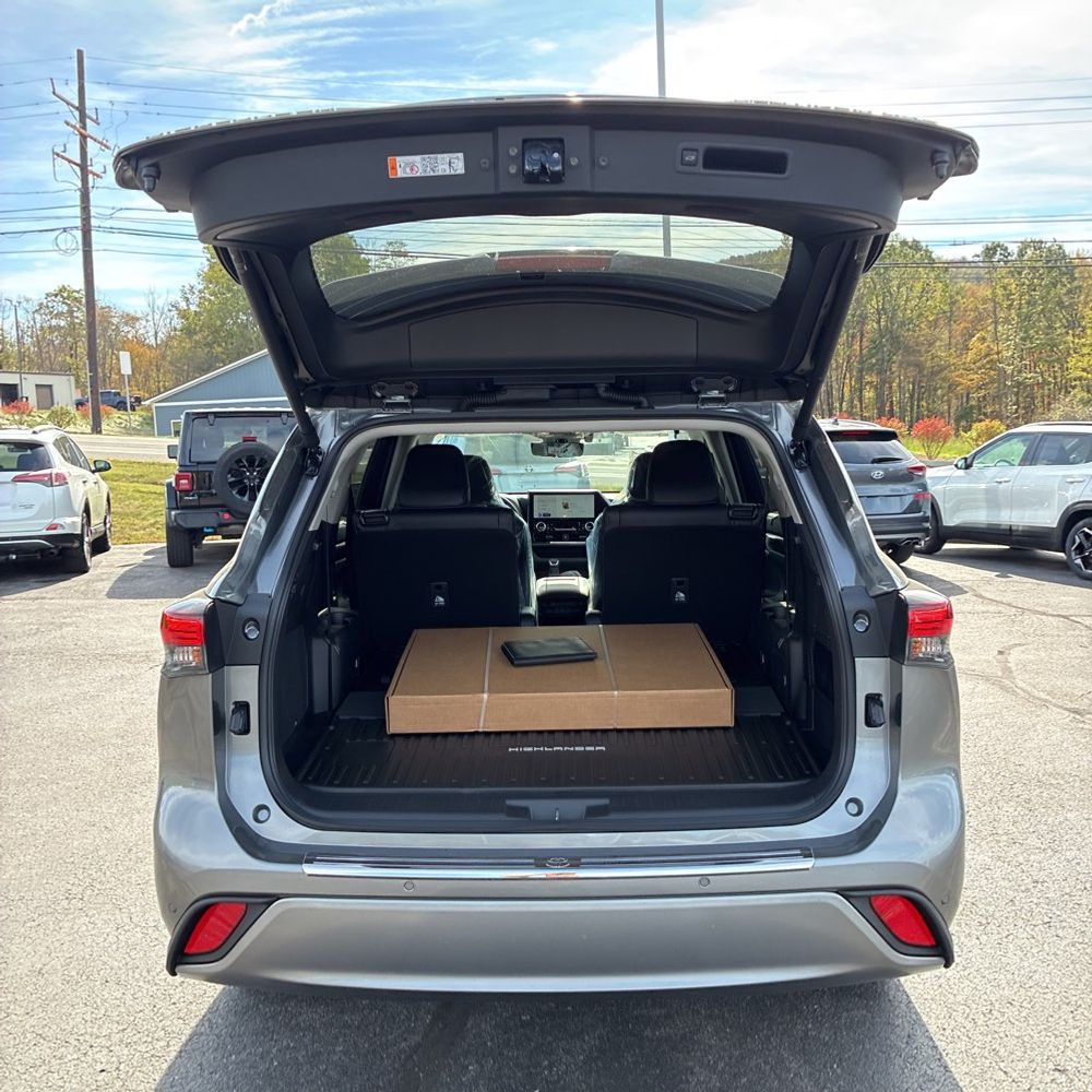 2025 Toyota Highlander Platinum