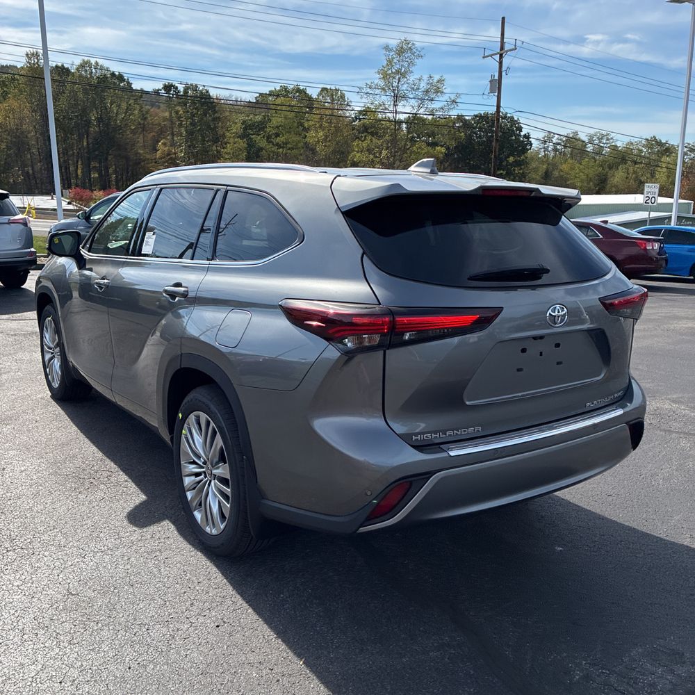 2025 Toyota Highlander Platinum