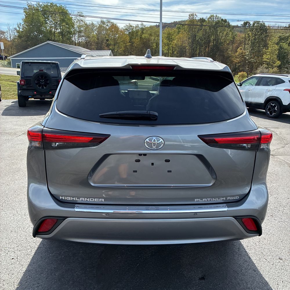 2025 Toyota Highlander Platinum