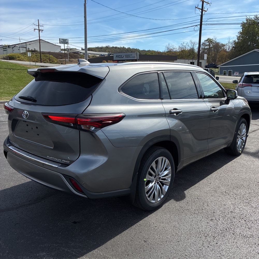 2025 Toyota Highlander Platinum
