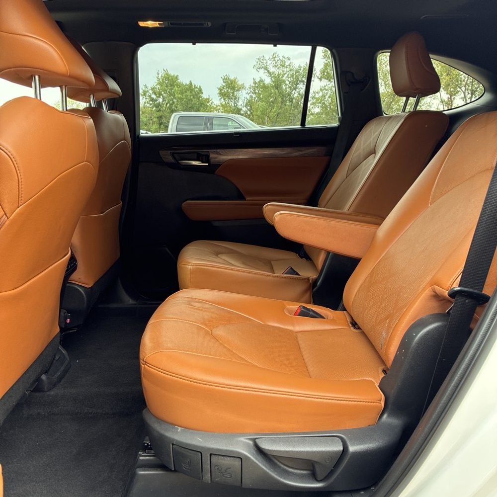 2023 Toyota Highlander Platinum