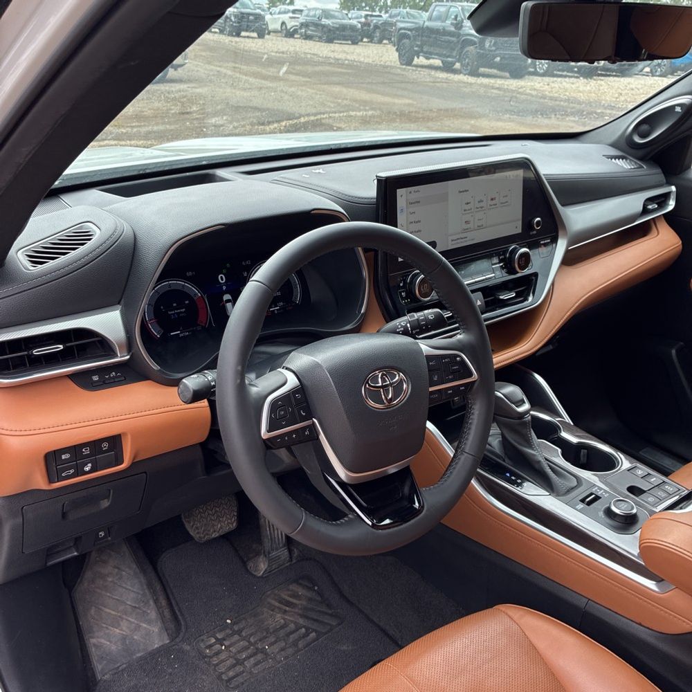 2023 Toyota Highlander Platinum