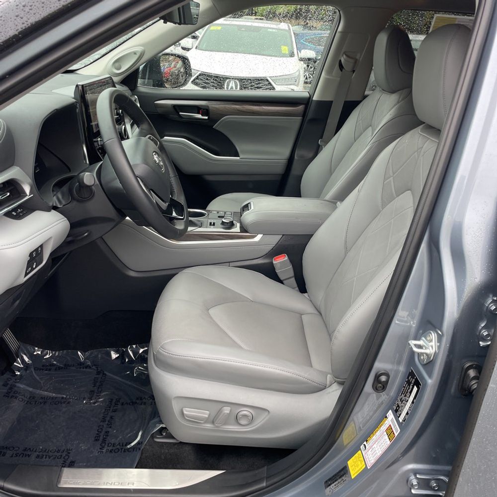 2024 Toyota Highlander Platinum