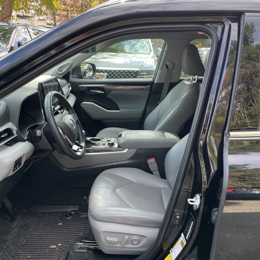 2024 Toyota Highlander Platinum