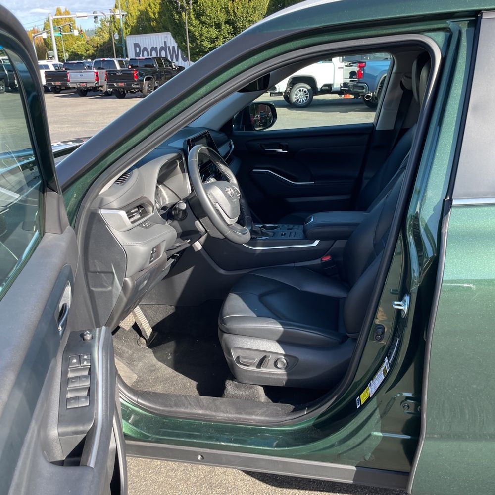 2024 Toyota Highlander XLE