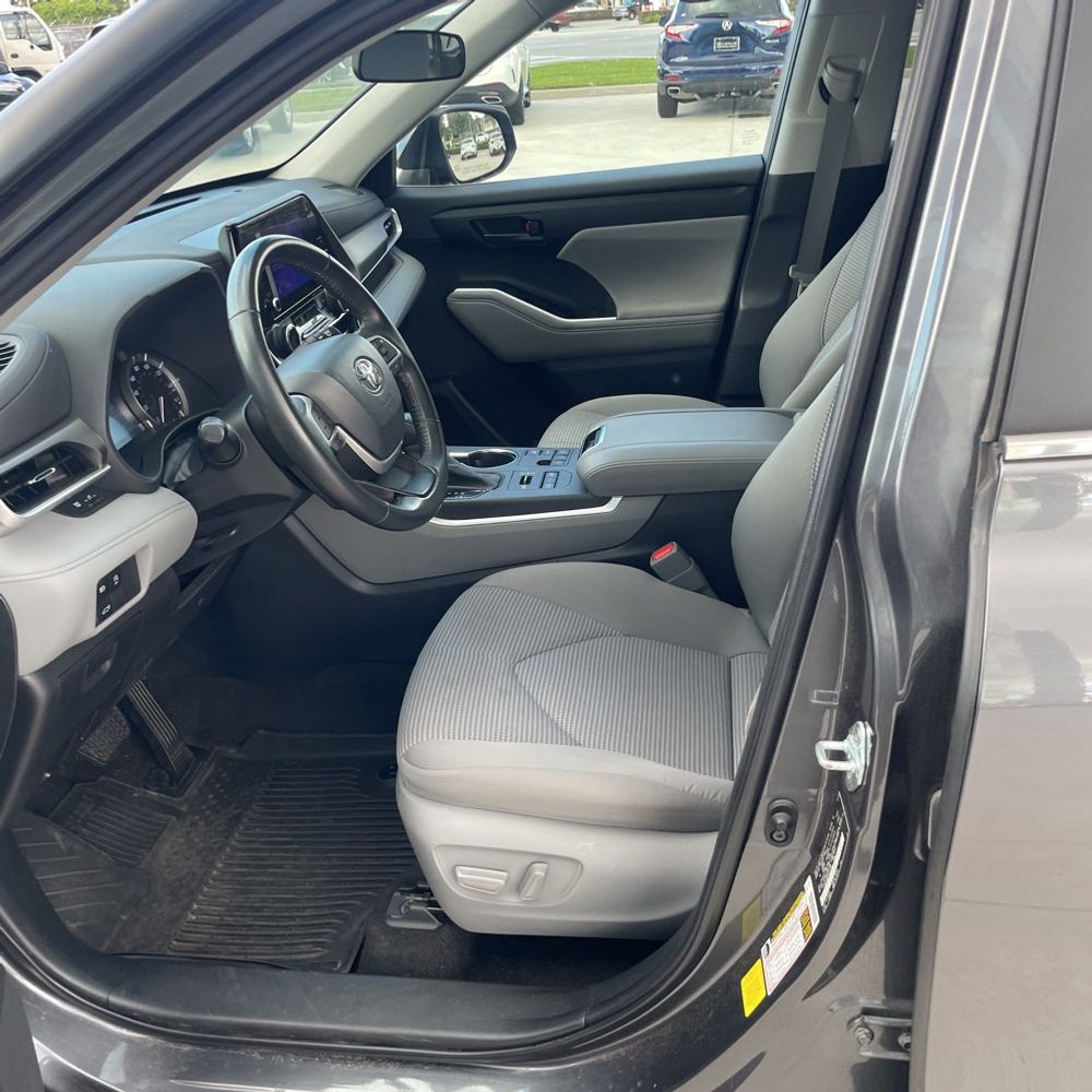 2023 Toyota Highlander LE