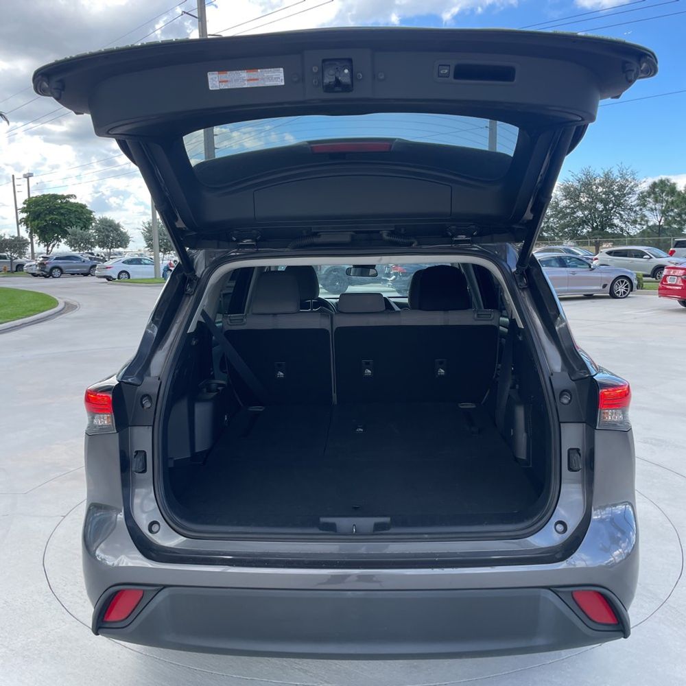 2023 Toyota Highlander LE