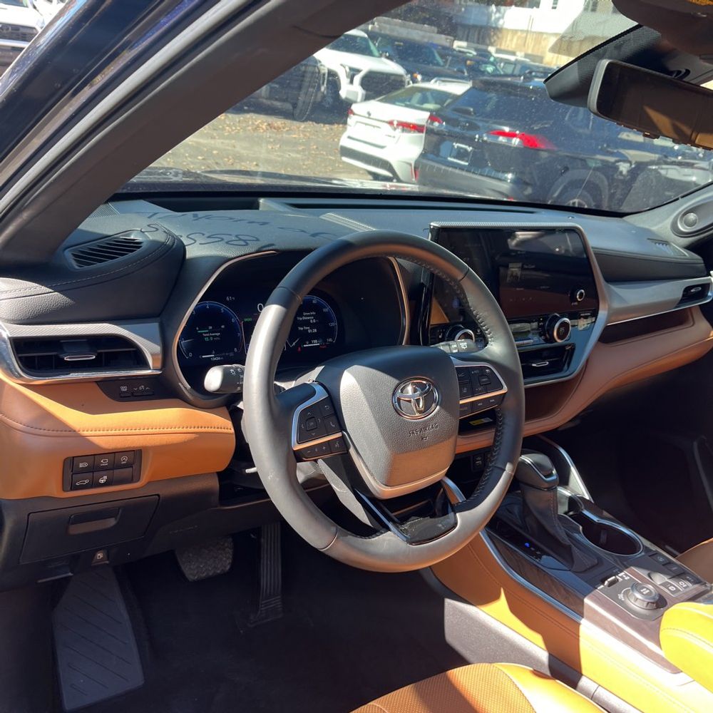 2025 Toyota Highlander Platinum