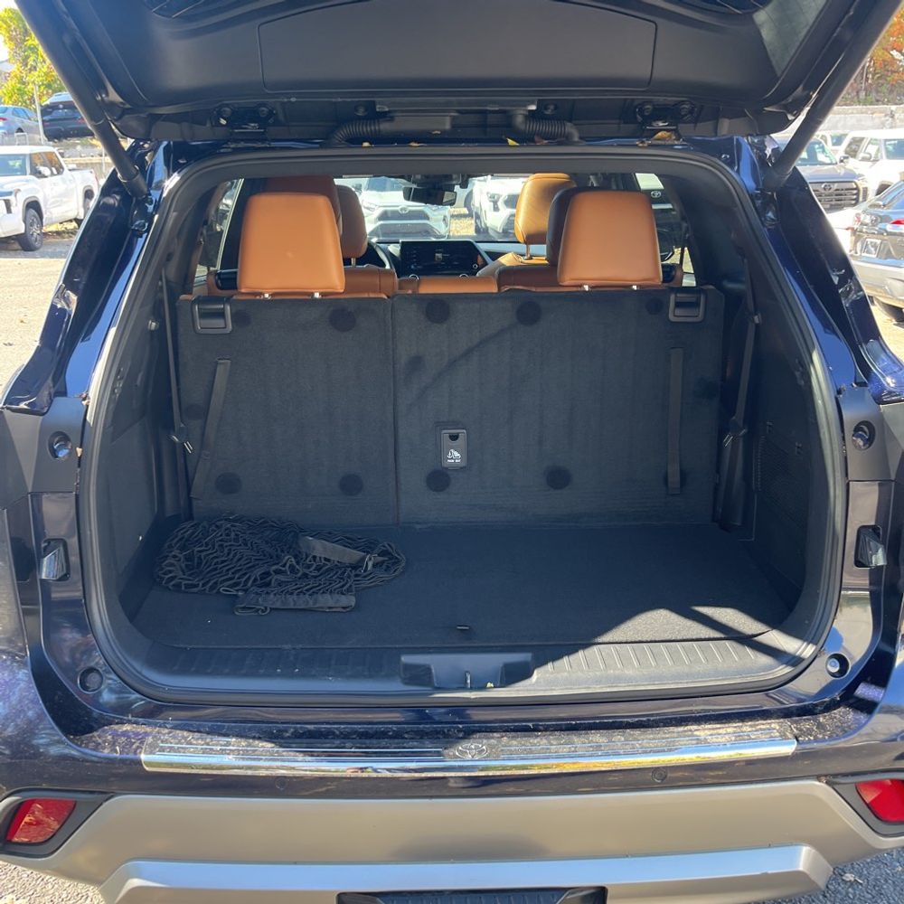 2025 Toyota Highlander Platinum