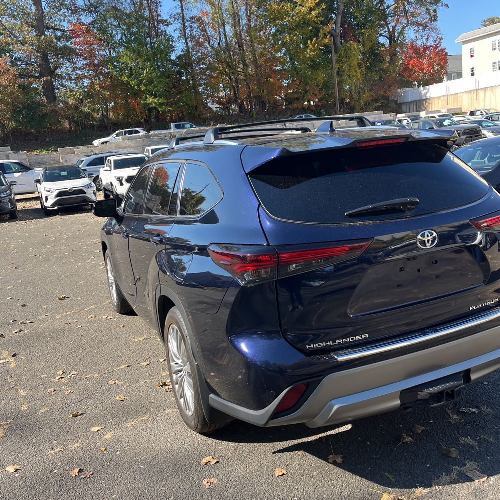 2025 Toyota Highlander Platinum