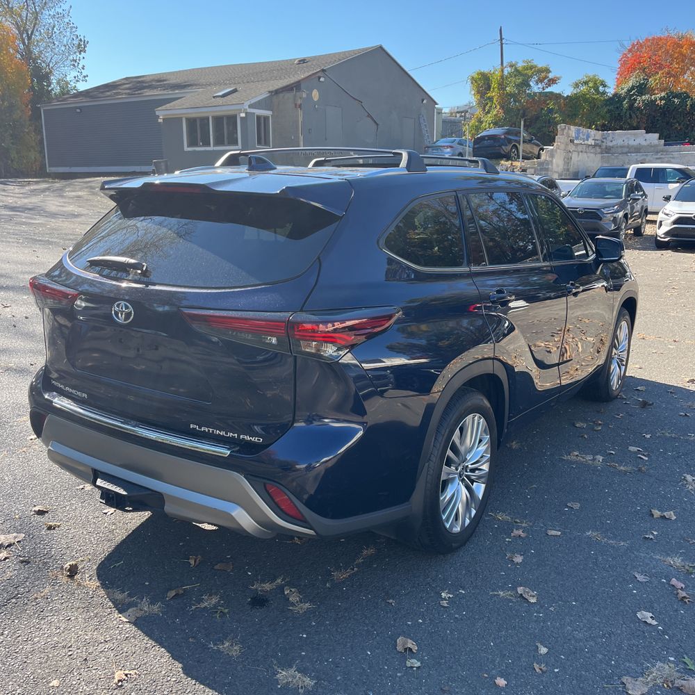 2025 Toyota Highlander Platinum