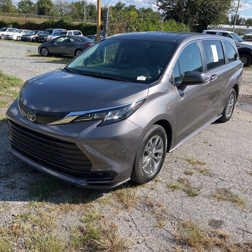 2024 Toyota Sienna Hyb LE