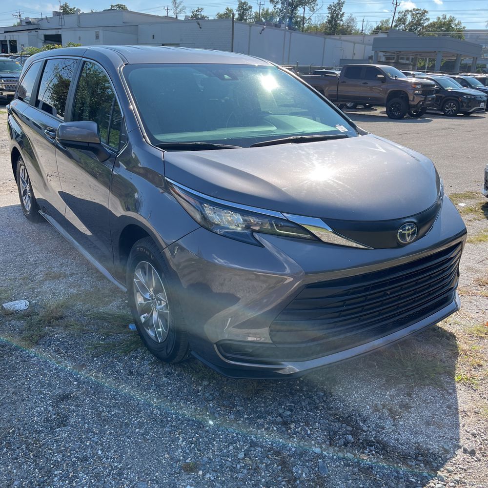 2024 Toyota Sienna Hyb LE