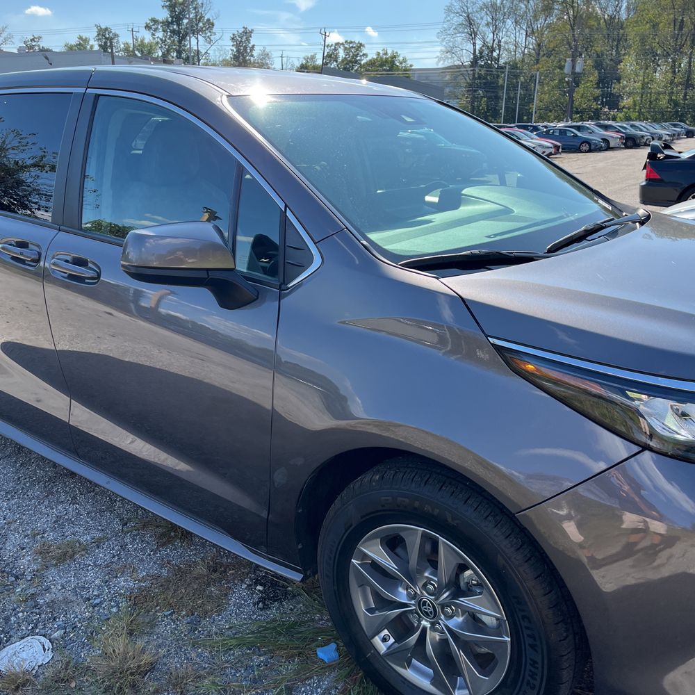 2024 Toyota Sienna Hyb LE