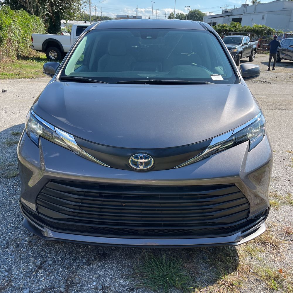 2024 Toyota Sienna Hyb LE
