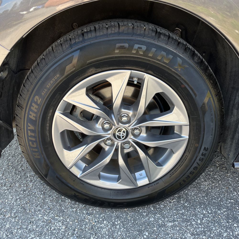 2024 Toyota Sienna Hyb LE