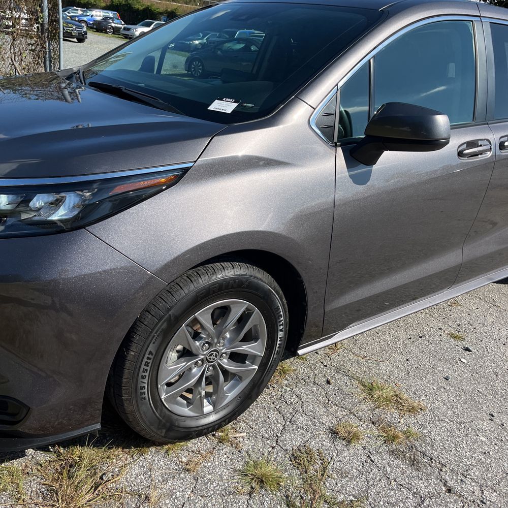 2024 Toyota Sienna Hyb LE