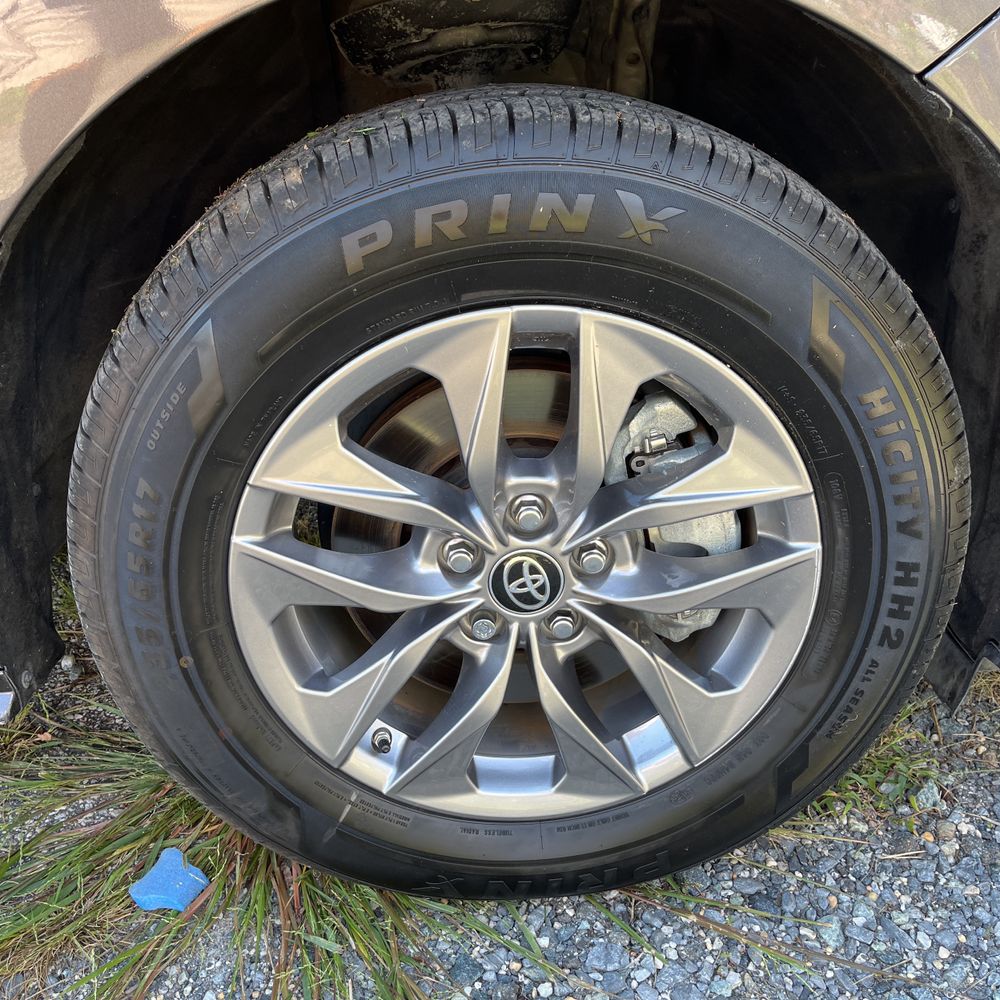 2024 Toyota Sienna Hyb LE