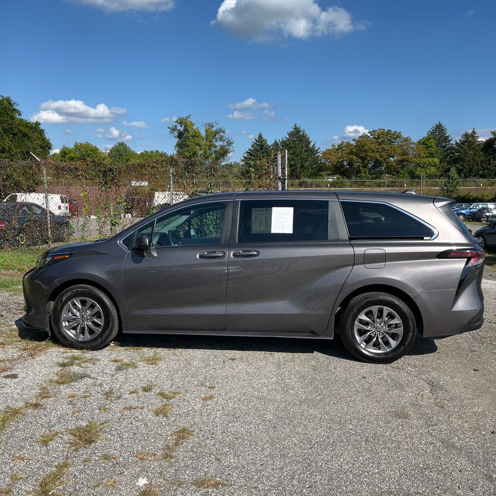 2024 Toyota Sienna Hyb LE