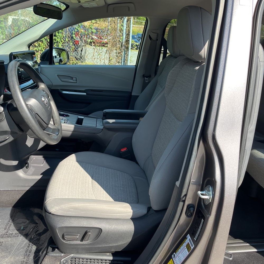 2024 Toyota Sienna Hyb LE