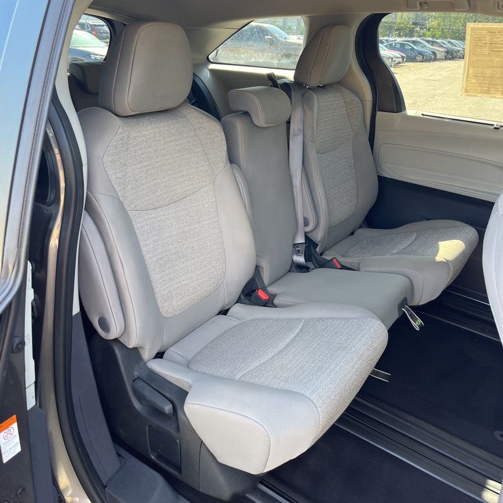 2024 Toyota Sienna Hyb LE