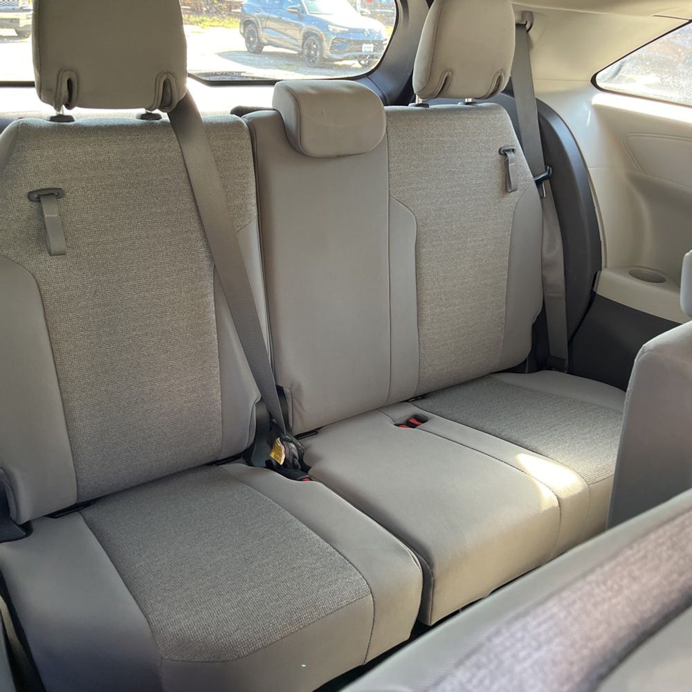 2024 Toyota Sienna Hyb LE