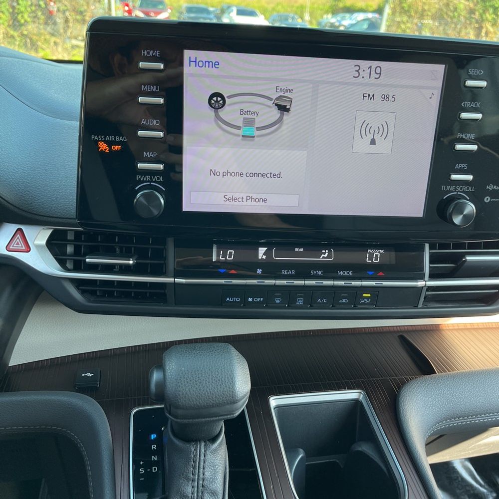 2024 Toyota Sienna Hyb LE