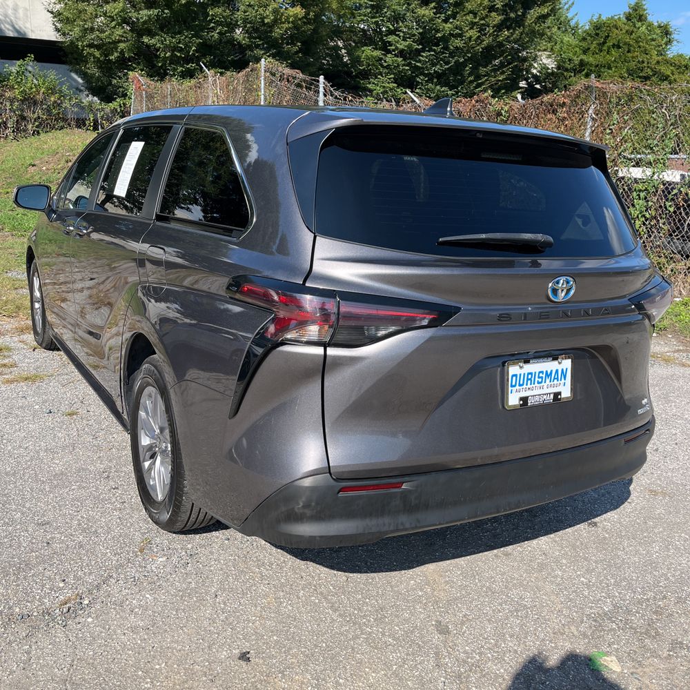 2024 Toyota Sienna Hyb LE