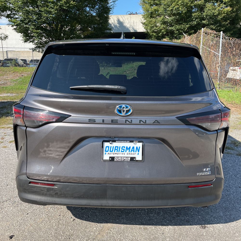 2024 Toyota Sienna Hyb LE