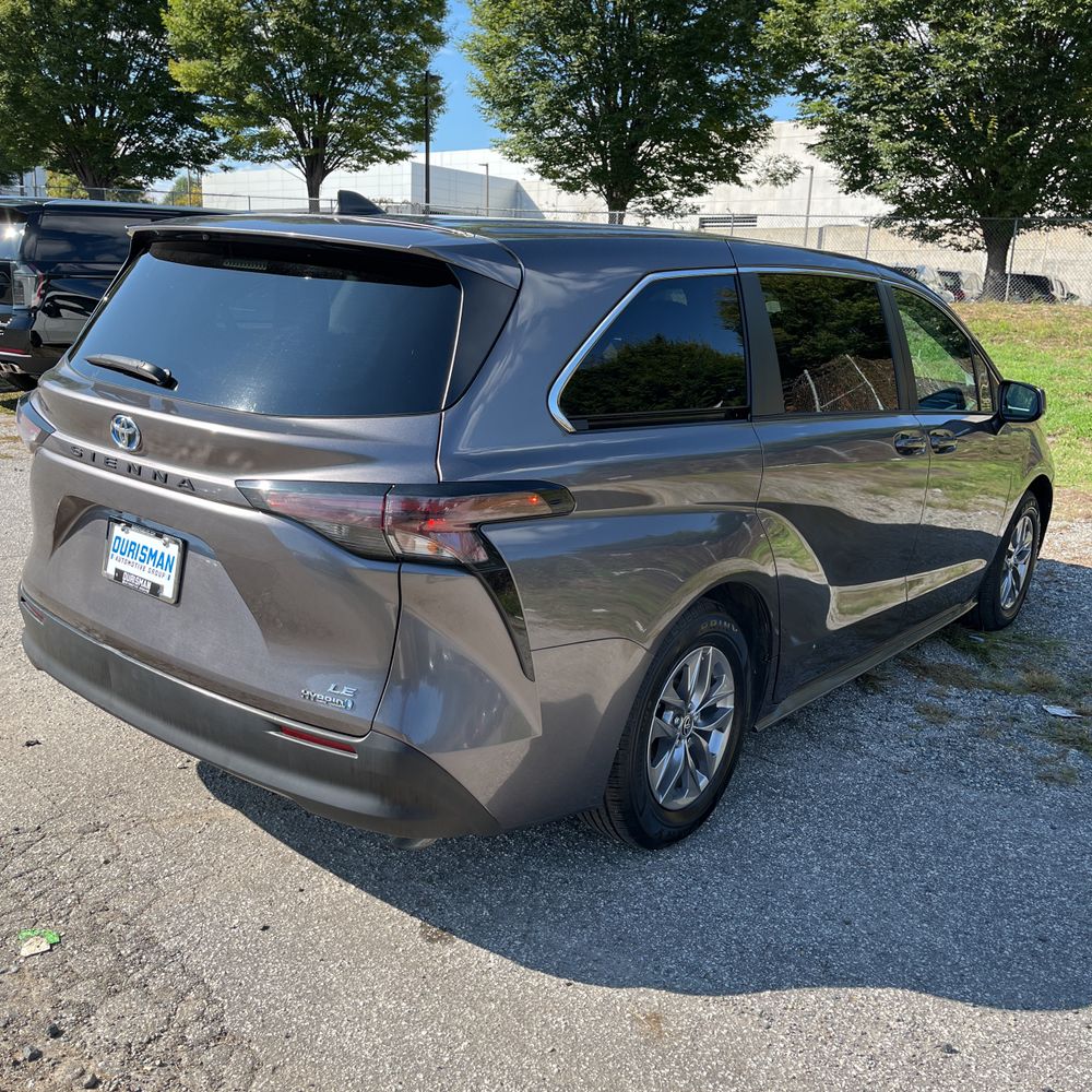 2024 Toyota Sienna Hyb LE
