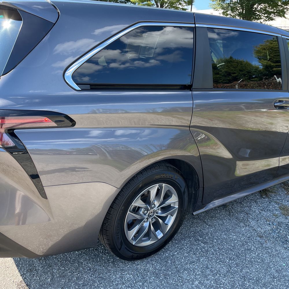 2024 Toyota Sienna Hyb LE